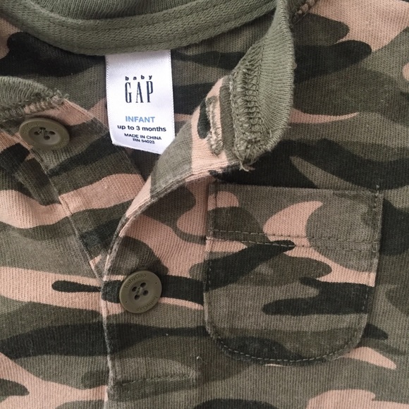 Baby GAP Onsie - Picture 2 of 2